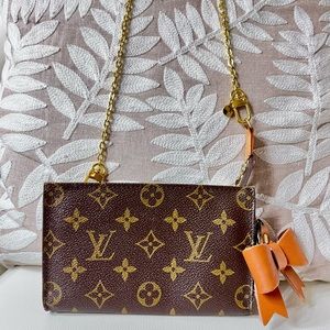 LV Bucket PM Pouchette